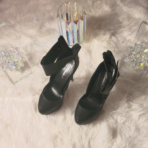 Heels 👠 - Picture 2 of 3